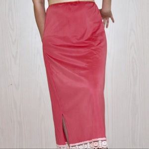 1970s Vintage Salmon Skirt Slip with Lace Trim